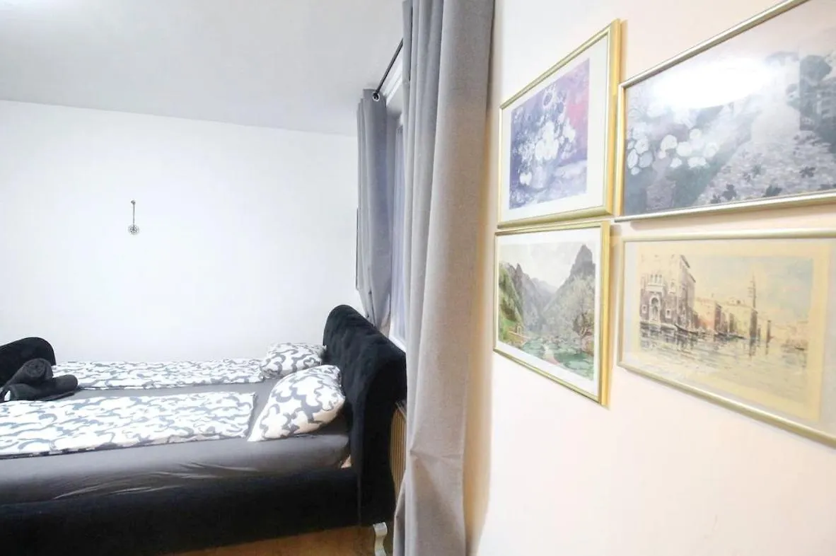 Modern Apartment In Millennium City Area Vienna Austria